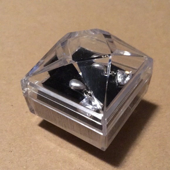 Square cut Rhinestone Drop Earrings - Picture 4 of 9